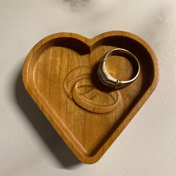 Heart shaped ring keeper - Picture 3 of 6